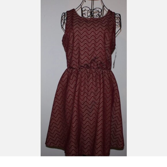 Heartsoul NWT Red Chevron Sleeveless Dress Back Zip Sz M Holiday Christmas Party - Picture 6 of 9